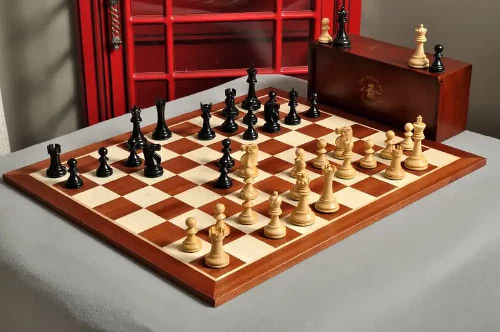 Capablanca Chess Edition Reykjavik II Chess Set and Board