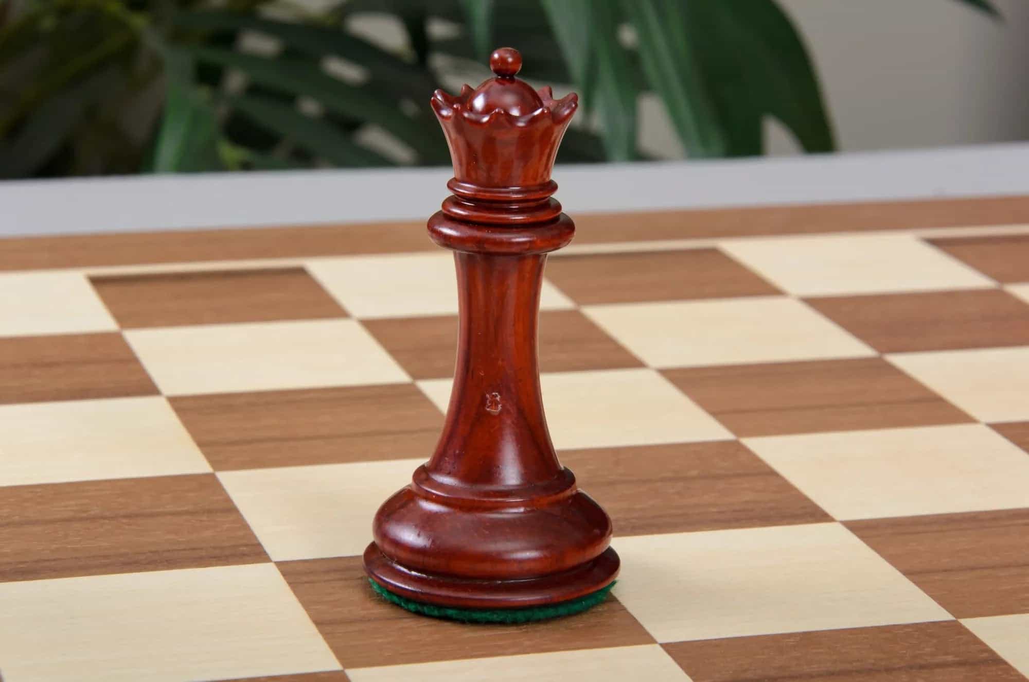 Imperfect - 4.0" Hastings - Blood Rosewood / Boxwood - Wood Chess Pieces