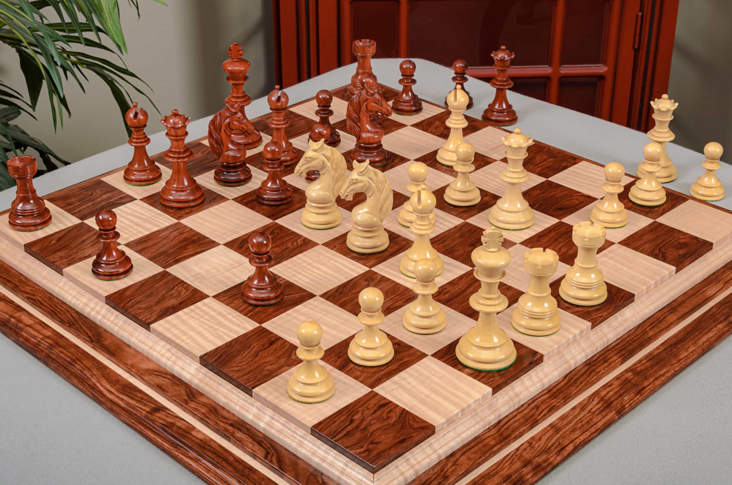 Imperfect - 4.4" Thames - Blood Rosewood / Boxwood - Luxury Wood Chess Pieces