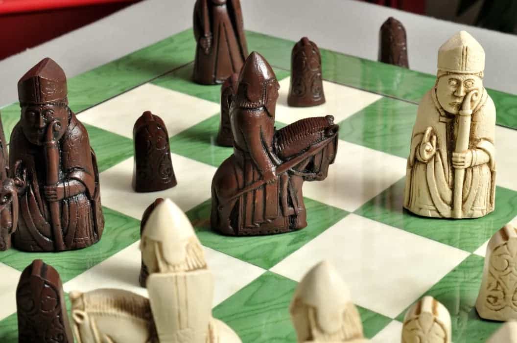 The Isle Of Lewis Chess Pieces - 3.5" King - Brown And Natural