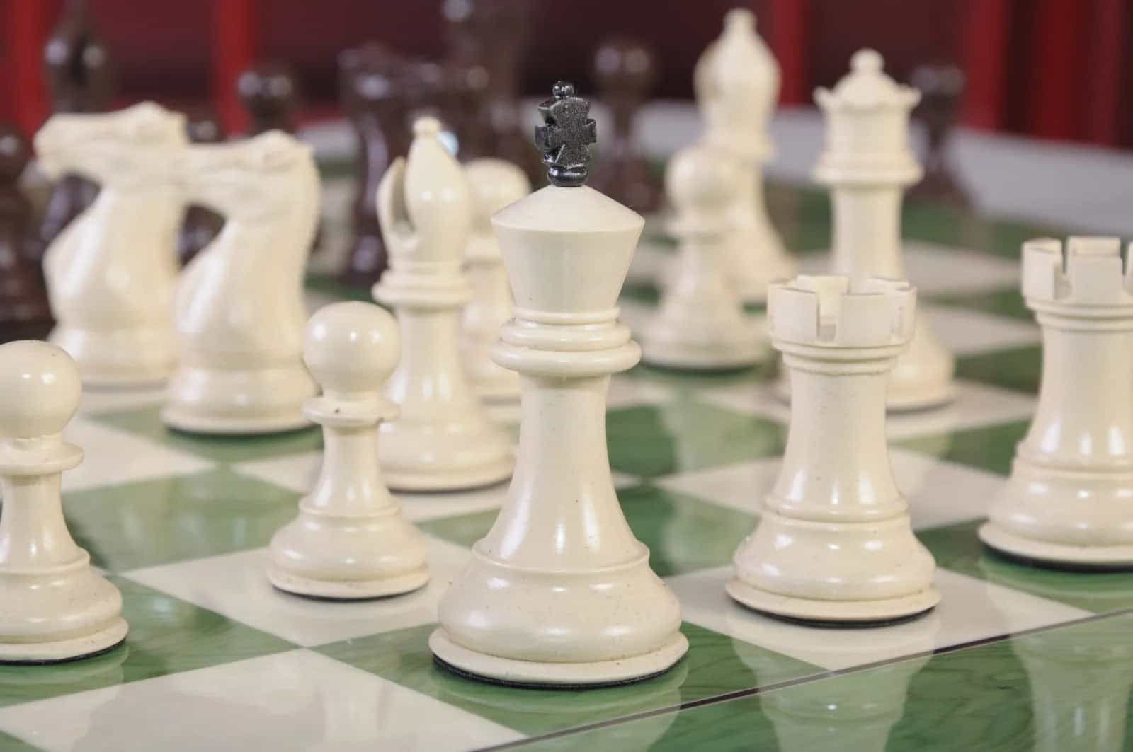 Staunton Themed Chess Pieces - 3.5" King - Brown & Natural