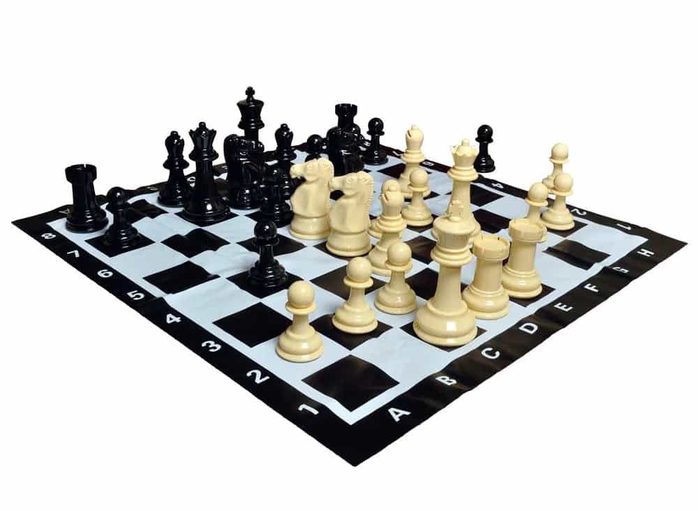8" Plastic Garden Chess Set